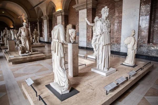 إيطاليا تطلب من "متحف اللوفر" استعادة سبع قطع أثرية