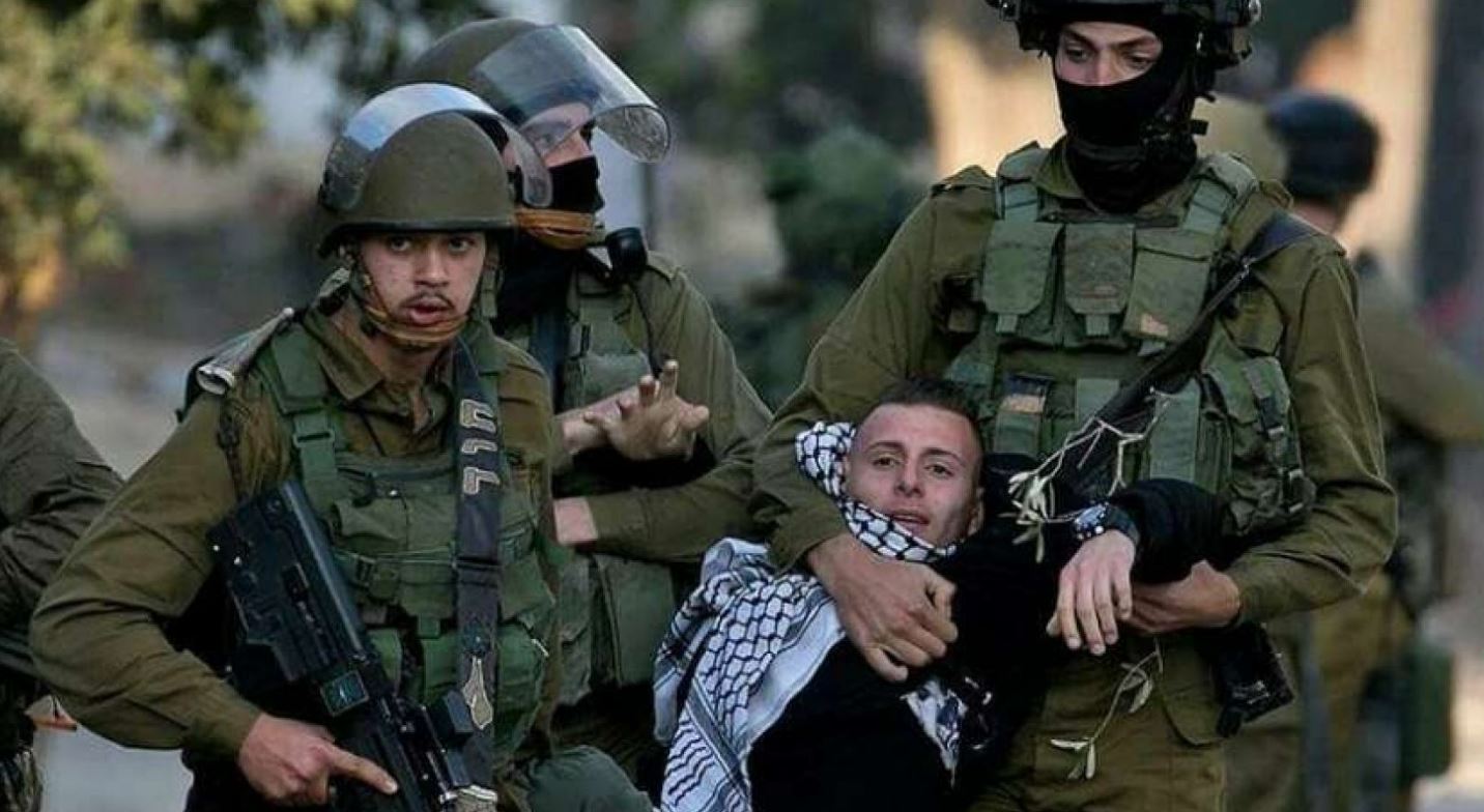 الاحتلال الإسرائيلي يعتقل شابا على أبواب المسجد الأقصى