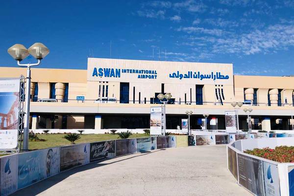 مطار أسوان الدولي يستقبل أولى الرحلات الشارتر من مدريد عليها 450 سائحًا
