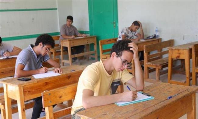 اليوم.. طلاب الإعدادية بالجيزة يؤدون امتحانات الدور الثانى
