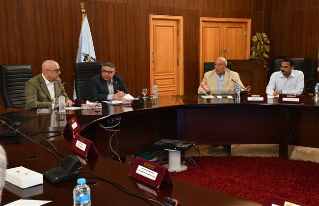 تفاصيل اجتماع وزير الإسكان بقيادات ونواب البرلمان بالبحر الأحمر
