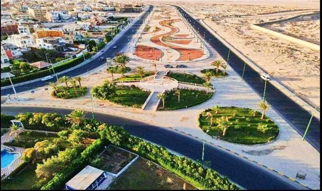 وزير الإسكان ومحافظ البحر الأحمر يتفقدان مشروع تطوير طريق المطار بالغردقة