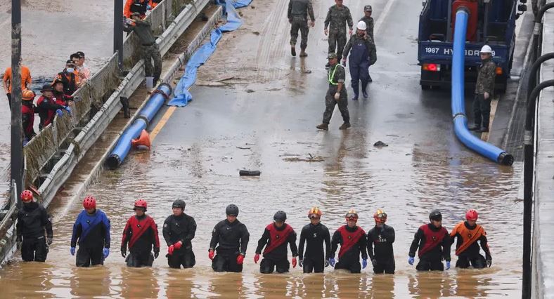 القتلى 37.. انتشال 9 جثث من نفق غمرته فيضانات كوريا الجنوبية