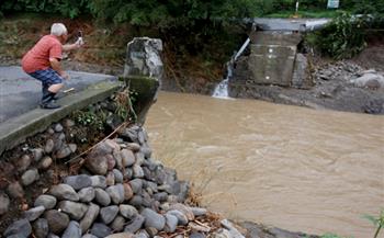   السلطات اليابانية تحذر من انهيارات أرضية وفيضانات