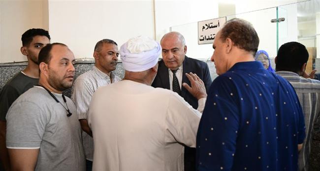 زيارة مفاجئة لـ"الداودي" للمركز التكنولوجي للاطمئنان على مستوى الخدمات المقدمة بقنا