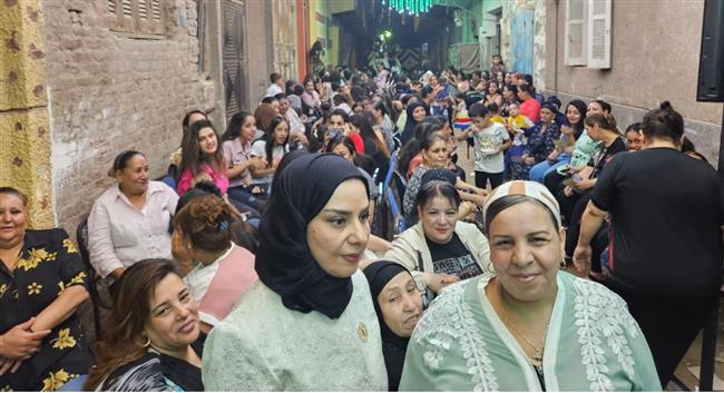 "فوزية زينل" سفيرة البحرين بالقاهرة تحضر حفل زفاف شعبي بالمرج