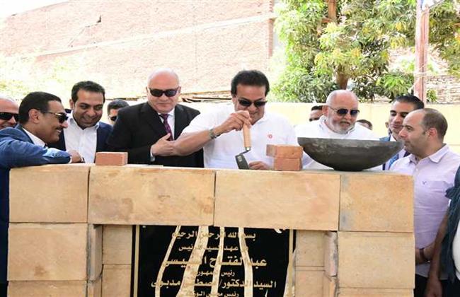 وزير الصحة ومحافظ قنا يضعان حجر أساس مستشفي الرمد 