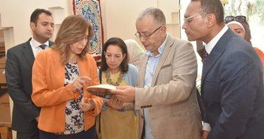 وزيرة الثقافة تتفقد مركز الحرف التقليدية بالفسطاط للوقوف على حالة مقر«بيت التراث»