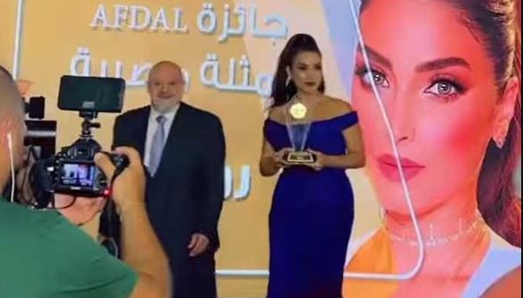 روجينا أفضل ممثلة مصرية في مهرجان الأفضل في لبنان