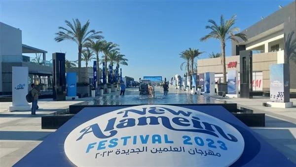 موفدة "اكسترا نيوز": الأجواء في العلمين الجديدة مميزة.. والأسر تستمع بالأجواء الصيفية