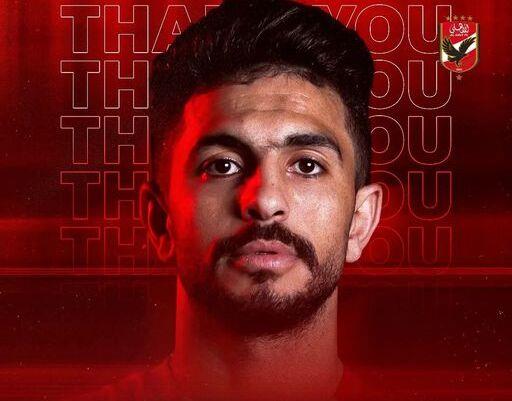 الجهاز الفني للأهلى يقيم حفل تكريم لـ أيمن أشرف.. فيديو