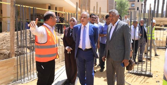 محافظ سوهاج يتفقد أعمال إنشاء مركز السيطرة الموحد للشبكة الوطنية للطوارئ والسلامة 