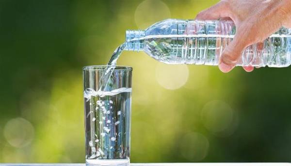 لماذا يجب تناول كوب ماء كل ساعة؟.. 4 فوائد مذهلة