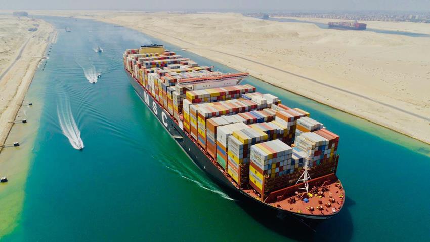 قناة السويس تعلن عبور 72 سفينة بإجمالي حمولات 4.9 مليون طن