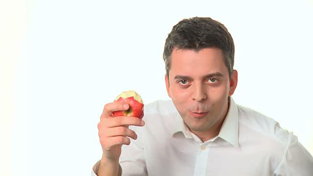 دراسة توضح أهمية المضغ الجيد للطعام