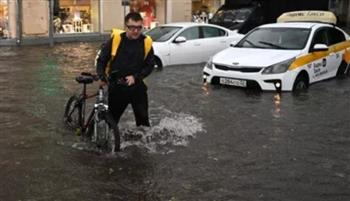   الخسائر كبيرة.. مياه الأمطار تغرق شوارع  العاصمة الروسية