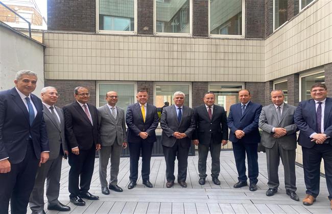 رئيس جامعة المنصورة يشارك وفد وزارة التعليم العالي لبحث التجربة البريطانية لربط الخريجين بسوق العمل