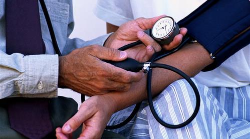 منعا للإصابة بارتفاع ضغط الدم.. احم نفسك بهذه الخطوات