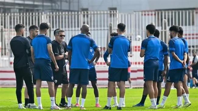 جلسة لـ"أوسوريو" مع لاعبي الزمالك قبل مباراة المقاولون العرب في كأس مصر