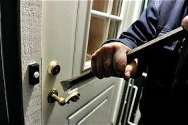 بأسلوب "كسر الباب".. حبس المتهمين بسرقة شقة سكنية بمنطقة الساحل