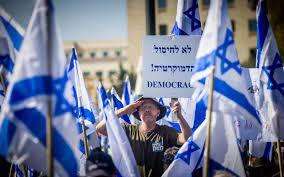   احتجاج مئات من جنود الاحتياط الإسرائيليين لإقرار التعديلات القضائية ويهددون برفض الخدمة 