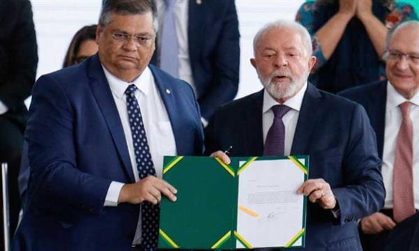 الرئيس البرازيلى يوقع مرسومًا يقيد حصول المدنيين على أسلحة نارية