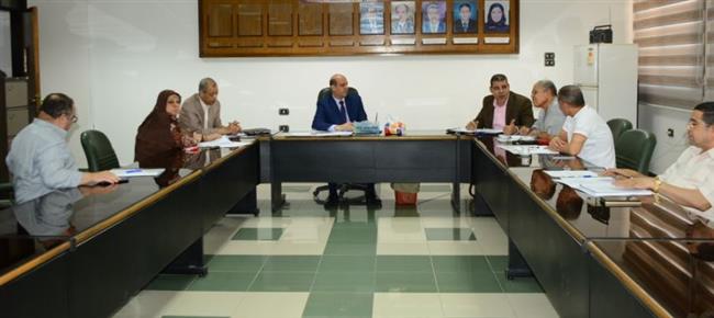 رئيس جامعة أسيوط يتابع تنفيذ إعداد الخطة الاستراتيجية للجامعة  2024 - 2029