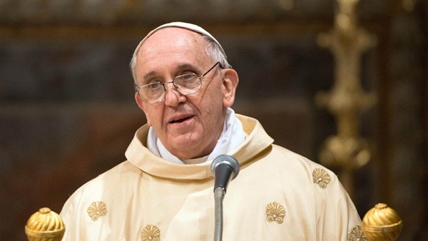 بابا الفاتيكان يدعو زعماء الأمم لبذل مزيد من الجهد للحد من الانبعاثات الحرارية