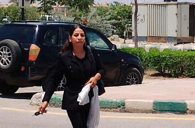 عفاف مصطفى أول الحاضرين في جنازة والد الفنانة مي كساب