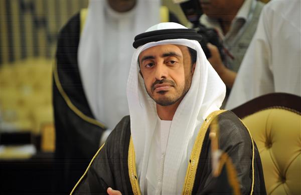 وزيرا خارجية الإمارات وإيران يبحثان هاتفيا تعزيز العلاقات