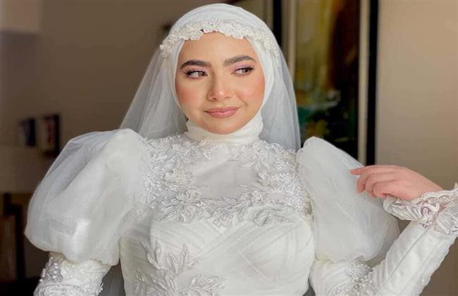 فساتين الزفاف والسهرة بألوان مبهجة وتصميمات هادئة
