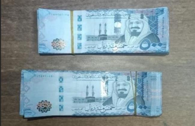 شرطة مطار القاهرة تضبط محاولة تهريب عملات أجنبية بحوزة أحد الركاب 