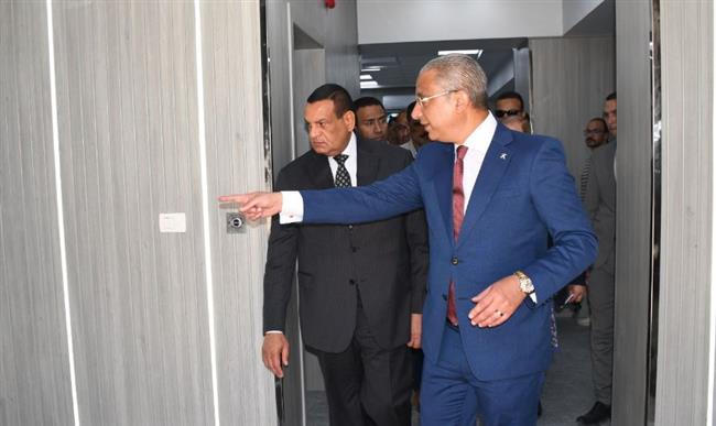 "آمنة" و"الانصاري" يتفقدان التجهيزات النهائية لمركز سيطرة الشبكة الوطنية للطوارئ والسلامة 