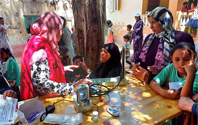 تقديم خدمات طبية متنوعة وعقد ندوات تثقيفية ضمن القافلة السكانية بمركز ومدينة الدلنجات 