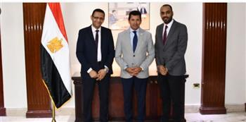 وزير الشباب يستقبل نقيب الصحفيين