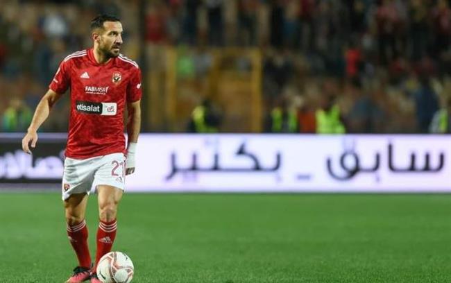 بعد مشوار 7 سنوات.. هل يرحل علي معلول عن القلعة الحمراء