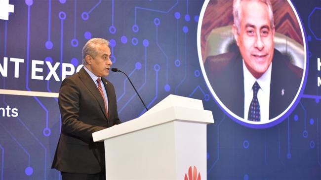 وزير العمل يفتتح ملتقى توظيف يوفر فرص عمل في 70 شركة إتصالات 