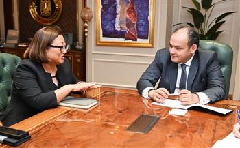   وزير الصناعة يبحث مع مسؤولي شركة جنرال موتورز ايجيبت خطط الشركة للتوسع بالسوق المصري