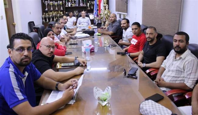 رئيس اتحاد الكاراتيه يجتمع مع الجهاز الفني لمنتخب الأشبال