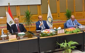 رئيس جامعة أسيوط يوجه بزيادة الفعاليات والأنشطة لطلاب الجامعة خلال الإجازة الصيفية