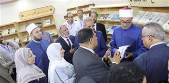   أمين البحوث الإسلامية يتفقد جناح الأزهر بمعرض الإسكندرية للكتاب