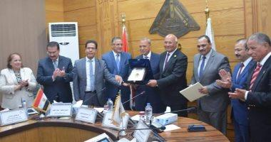 مجلس جامعة بنها يكرم الدكتور جمال سوسة رئيس الجامعة فى احتفالية كبرى