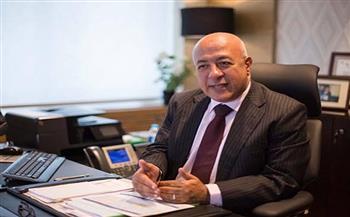 نائب رئيس البنك الأهلي يرد على شائعات ضياع الدولار حال إيداعه في البنوك