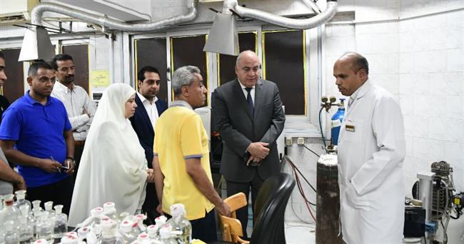 " الداودي " يجرى جولة تفقدية بالمعمل المشترك لمديرية الصحة بقنا 