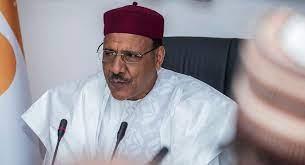 التليفزيون الوطني في النيجر يعلن عزل الرئيس وحكومته