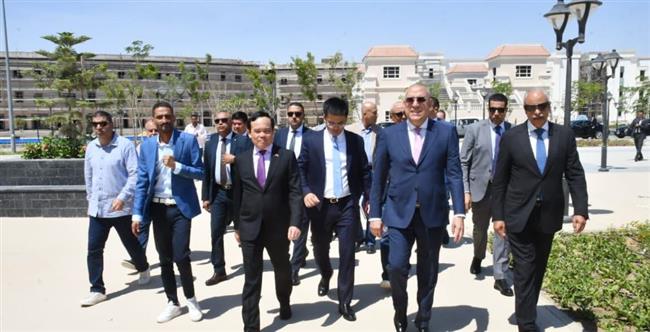 بالصور.. جولة وزير الإسكان و نائب رئيس الوزراء الفيتنامي بالعلمين الجديدة
