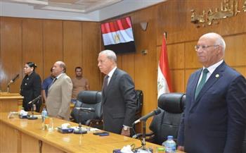 محافظ القليوبية يعقد اجتماعا لمتابعة المرحلة الثانية من مبادرة المشروعات الخضراء الذكية