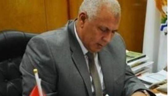محافظ الوادي الجديد يتابع أعمال إنشاء المدينة الرياضية بمجمع المصالح الحكومية