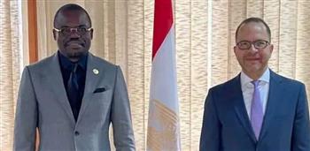   سفير مصر بأديس أبابا يبحث دفع عجلة التصنيع المحلي للأدوية واللقاحات داخل إفريقيا 