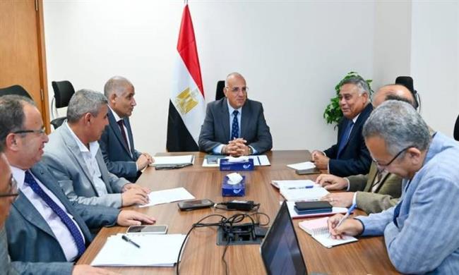 وزير الرى يوجه بتطهير المساقى ووصول المياه للمنتفعين بالبحيرة
